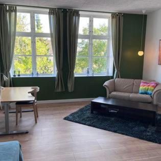 Den Lille Skole - Ferie Pa Aero I Marstal By - Vaerelser Hotel ภายนอก รูปภาพ